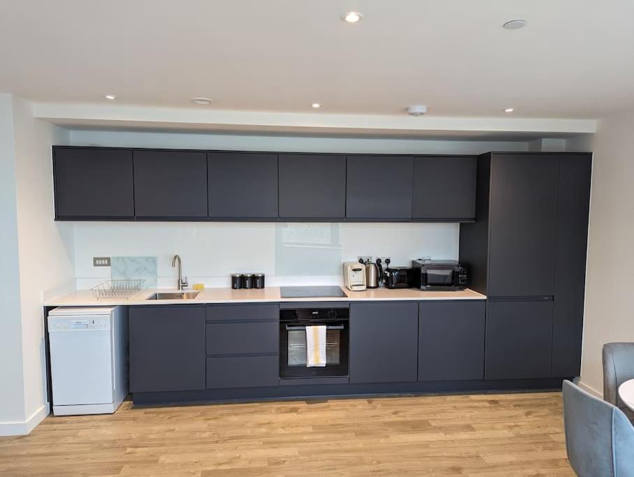Lovely 1 Bed - Old Trafford Apartment *